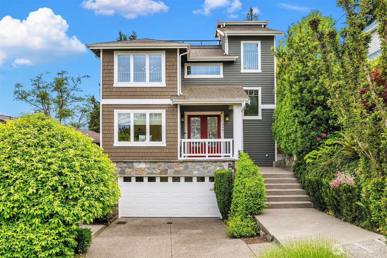 Property Photo:  2607 W Newton Street  WA 98199 