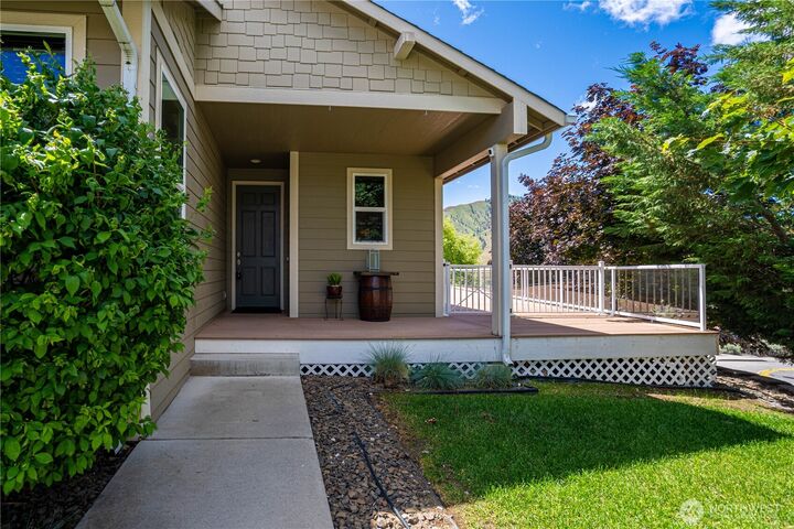 Property Photo:  1000  Sunset Lane  WA 98816 