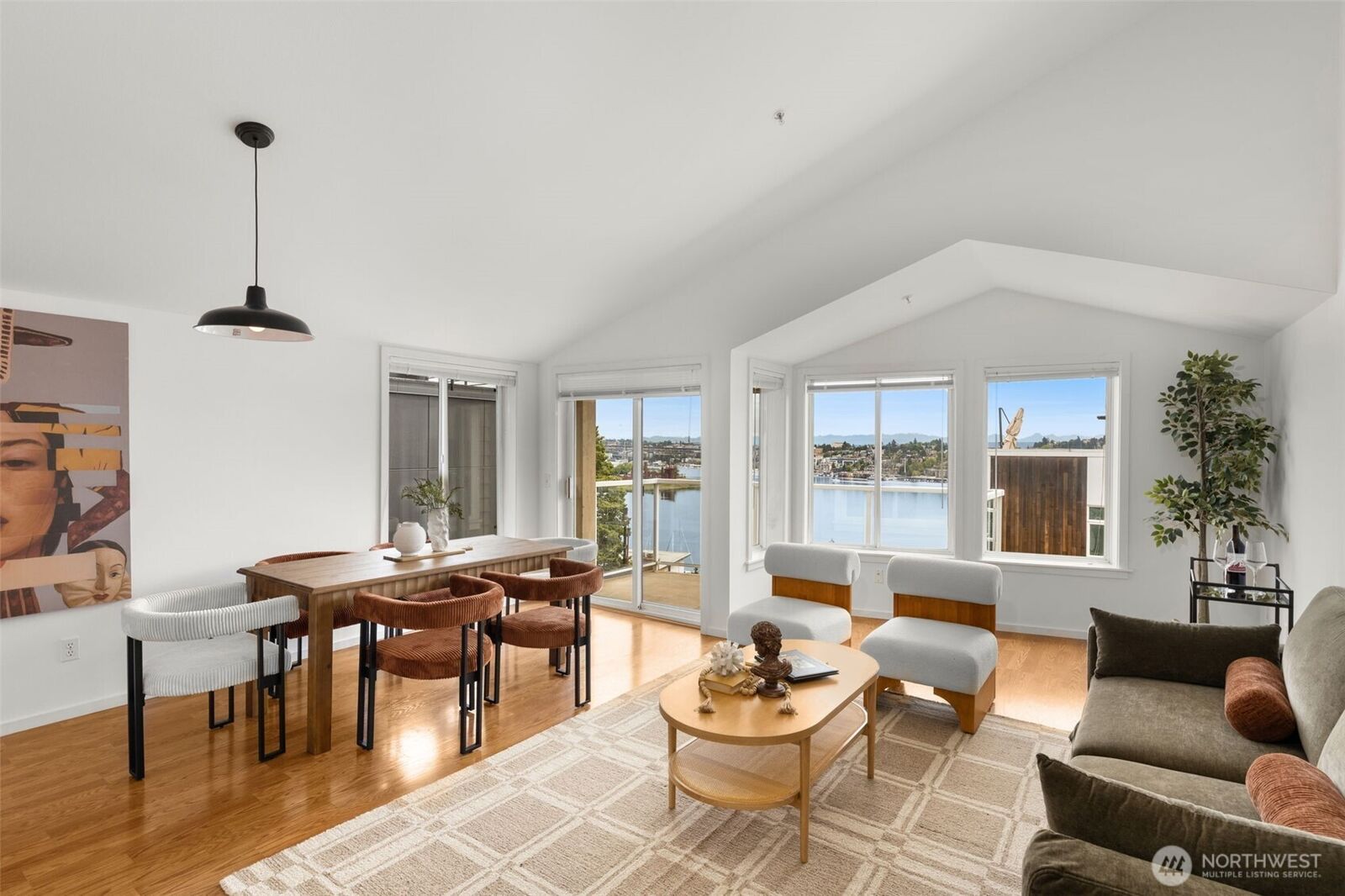 Property Photo: 2432 Dexter Avenue N 300 WA 98109