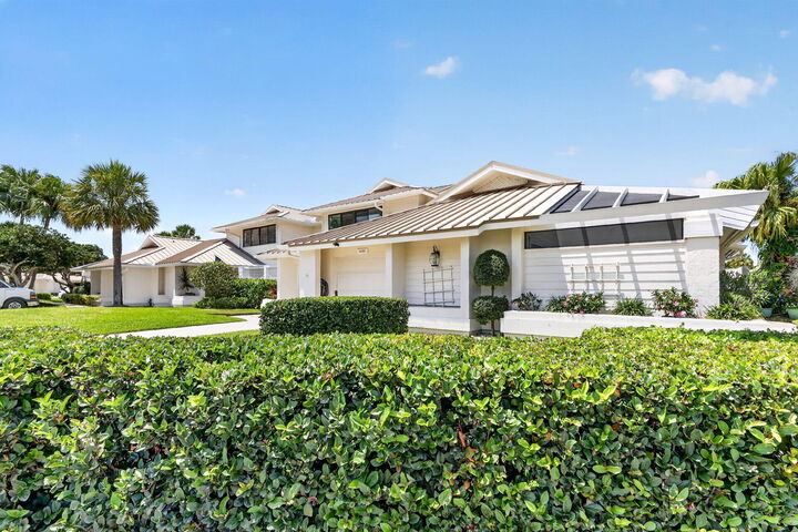 Property Photo: 5632 SE Foxcross Place FL 34997