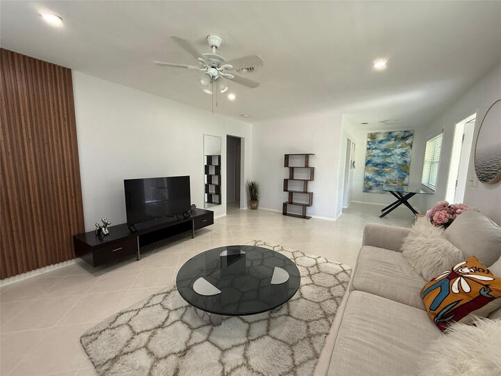 Property Photo:  23 NE 19th Avenue  FL 33060 