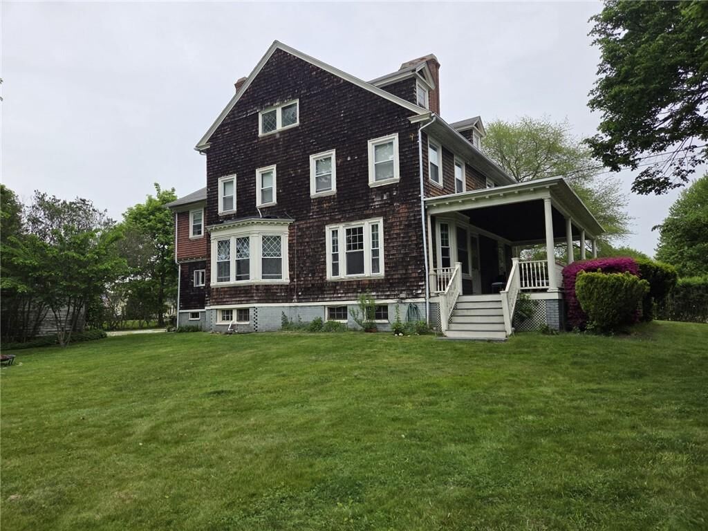 Property Photo:  45 Woodlawn Avenue 1  RI 02809 