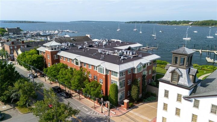Property Photo:  341 Thames Street 302-S  RI 02809 