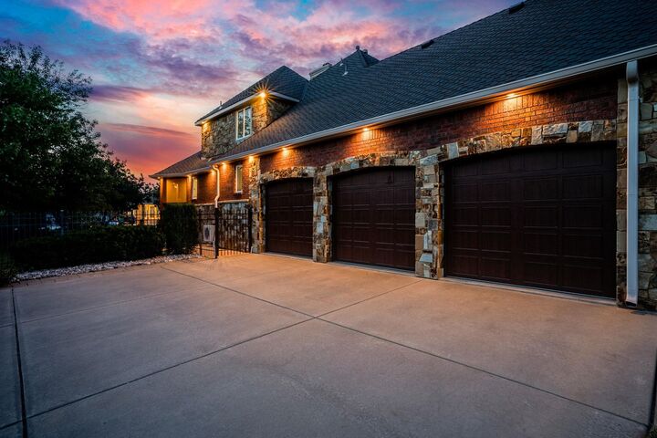Property Photo: 2868 N Wild Rose Ct KS 67205