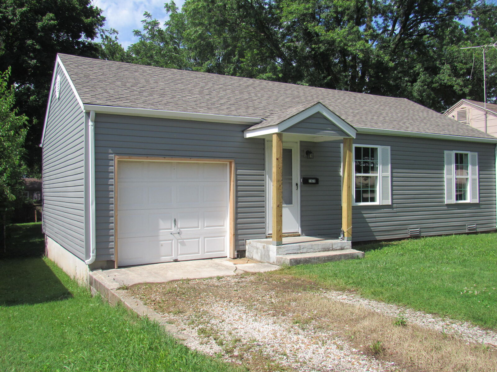 Property Photo:  1535 E Livingston Street  MO 65803 