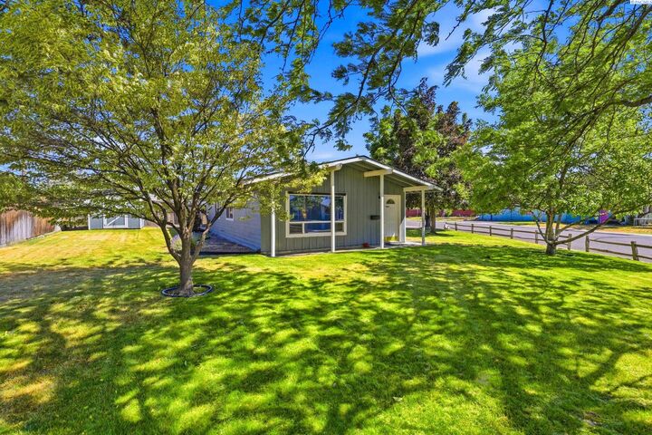 Property Photo:  394 Wright Ave  WA 99352 
