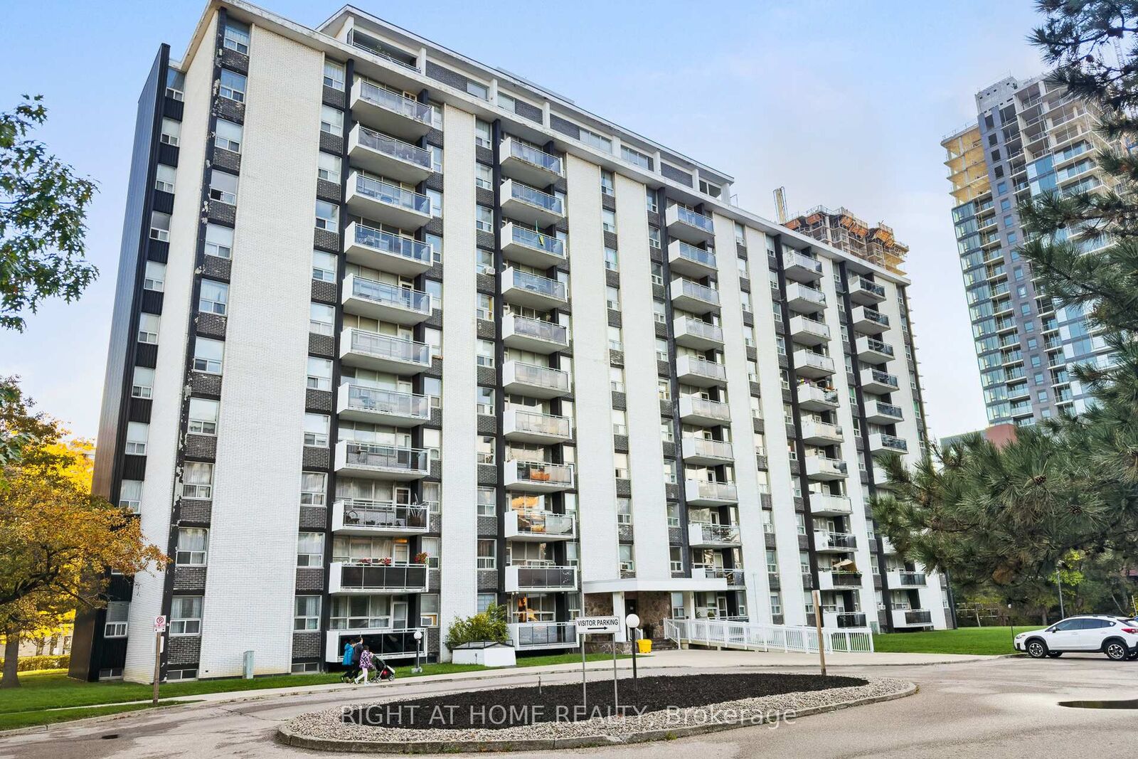 Property Photo: 151 Larose Avenue E 907 ON M9P 1B3