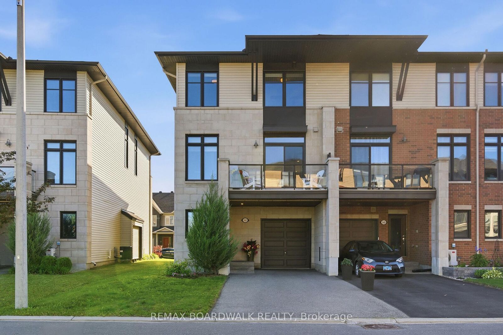 Property Photo: 543 Labrador Crescent ON K1T 0R4