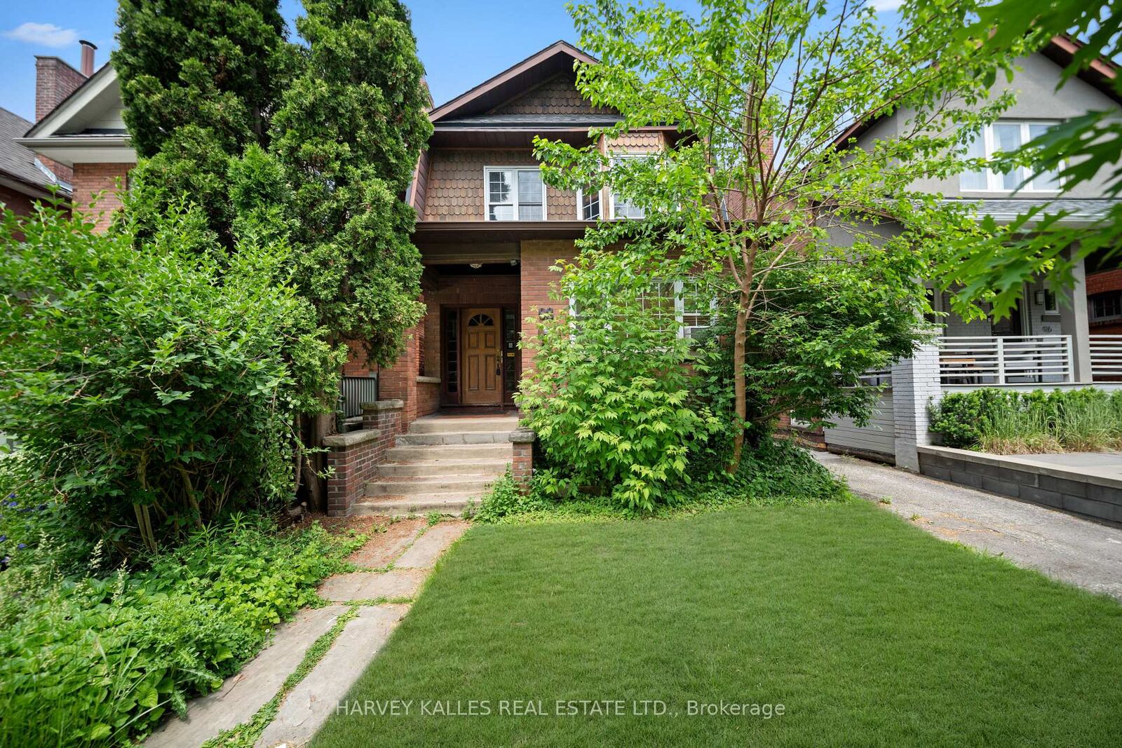 Property Photo: 98 Roselawn Avenue ON M4R 1E6
