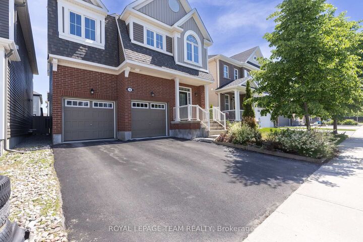 Property Photo: 12 Oxalis Crescent ON K2V 0J8