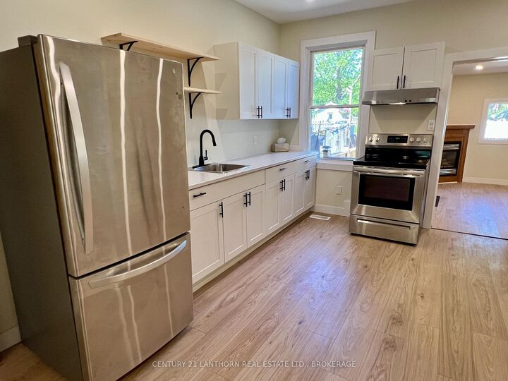 Photo de la propriété: 418 Montreal Street ON K7K 3H7