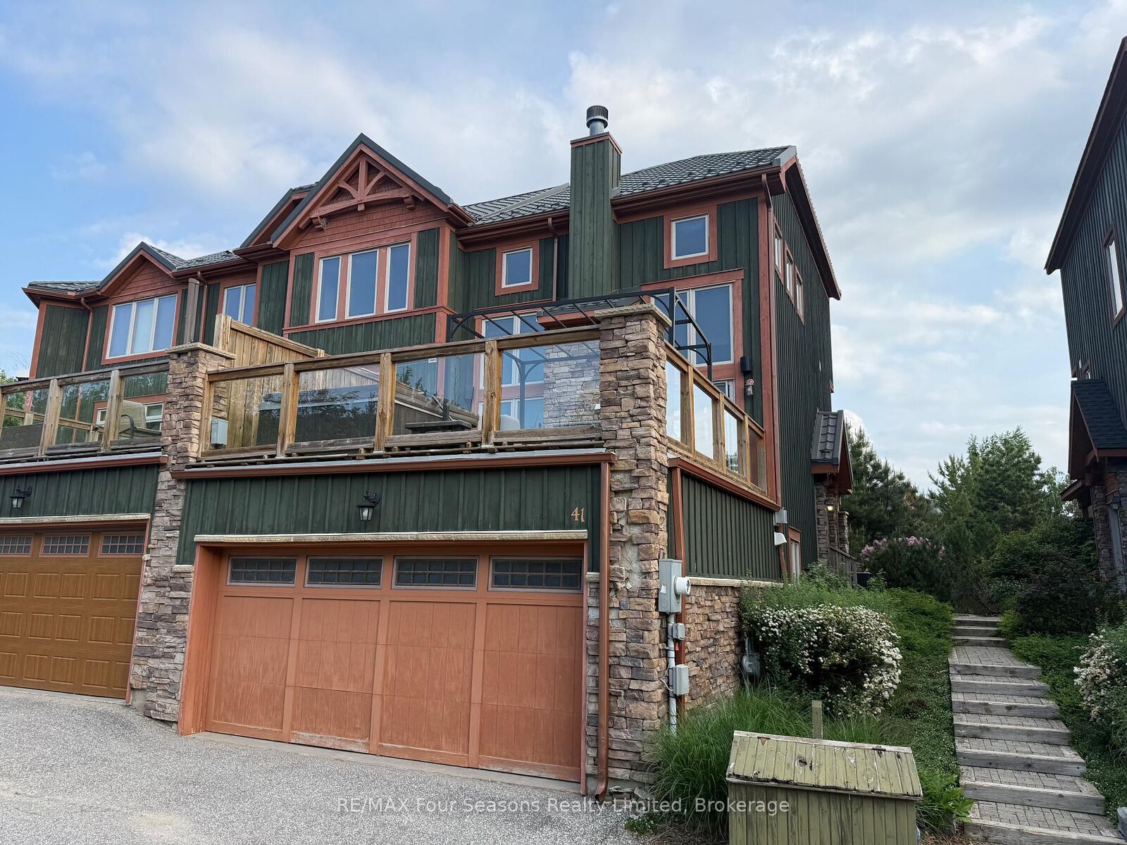 Property Photo: 214 Blueski George Crescent 41 ON L9Y 0V5