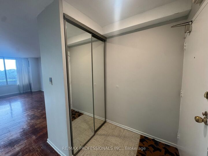 Property Photo: 11 Wincott Drive 602 ON M9R 2R9