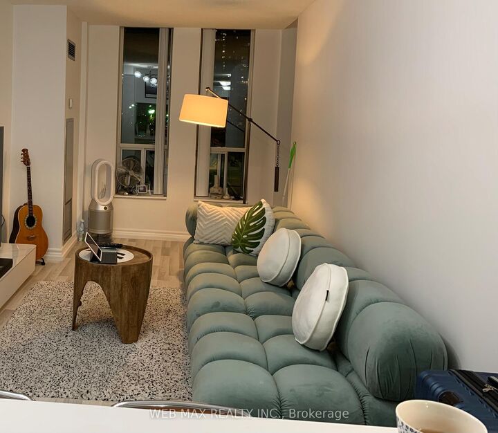 Property Photo: 22 Olive Avenue 305 ON M2N 7G6