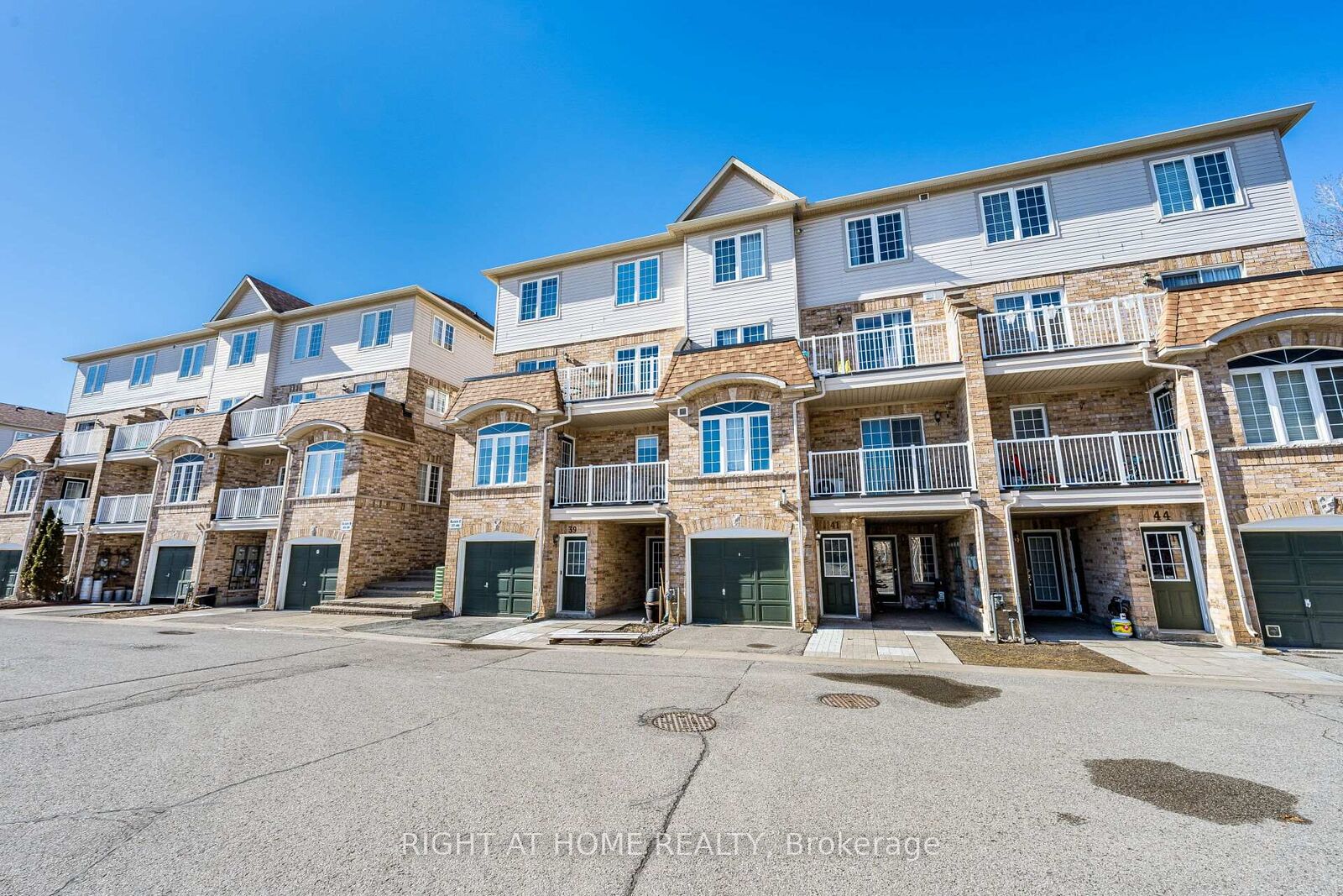 Property Photo: 200 McLevin Avenue 40 ON M1B 6C7