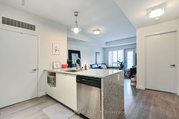 Property Photo: 5035 Harvard Road 101 ON L5M 0W7