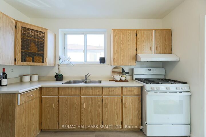 Property Photo: 152 Santamonica Boulevard ON M1L 4H6