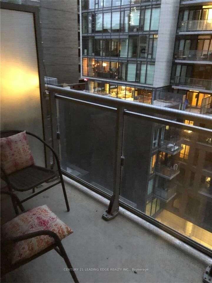 Property Photo:  525 Adelaide Street W 1034  ON M5V 1T6 