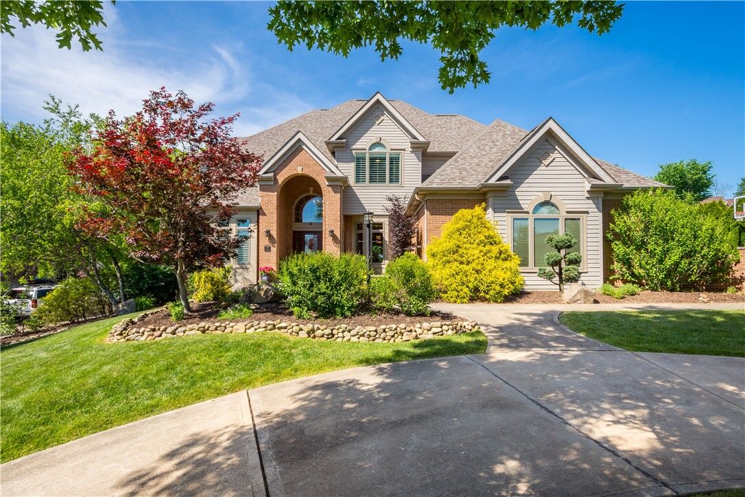 Property Photo: 121 Doubletree Dr PA 15367