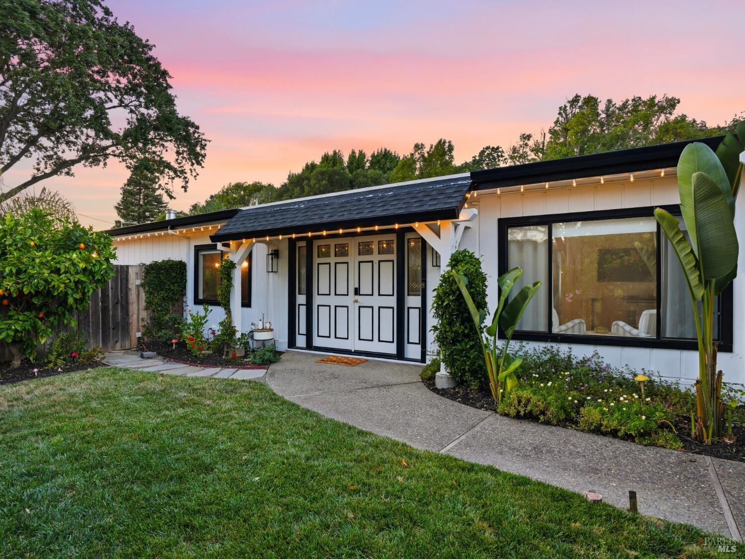 Property Photo:  14 Villa Place  CA 94945 