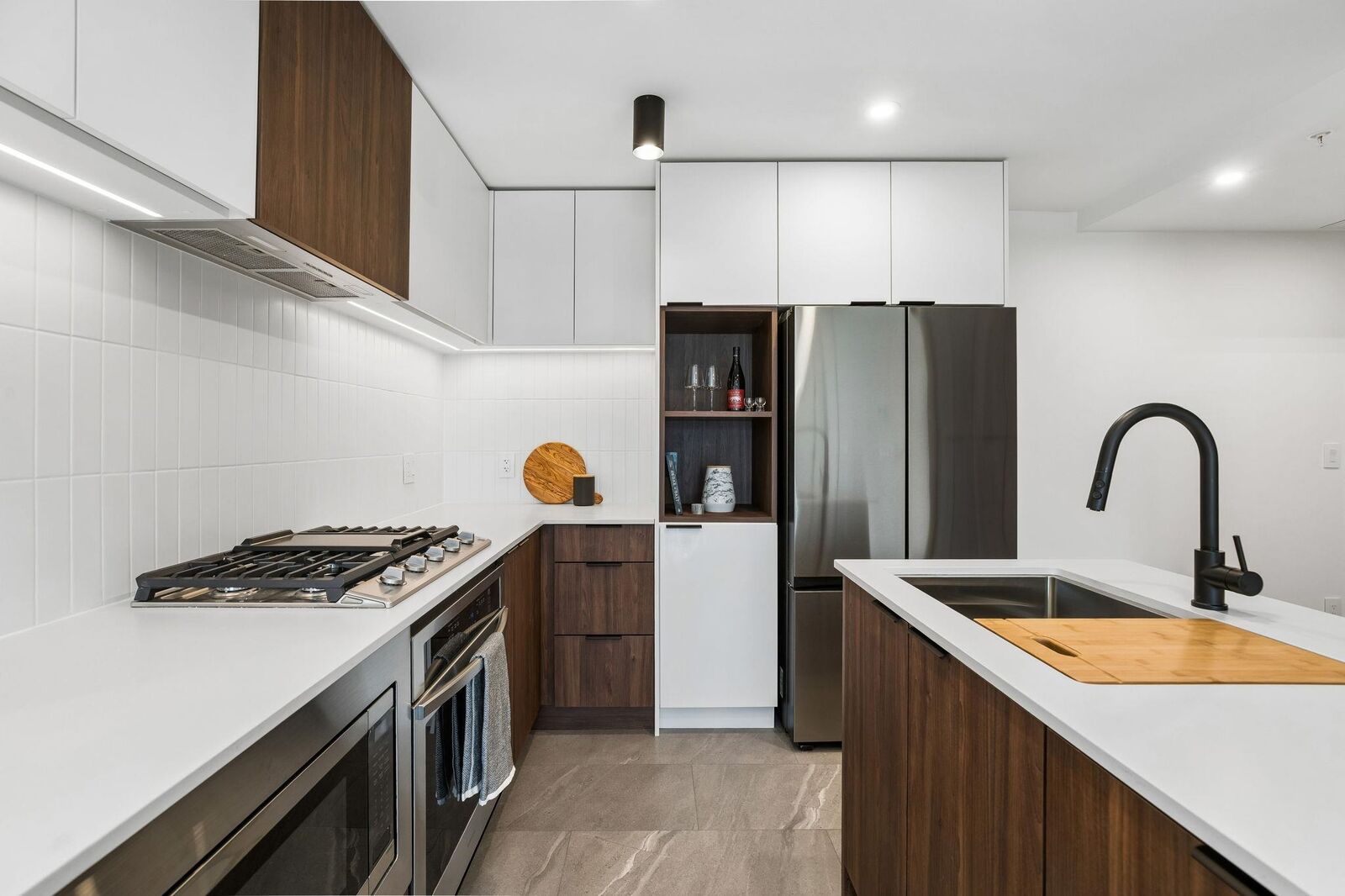 Property Photo:  623 Kemsley Avenue 206  BC V3J 0L8 