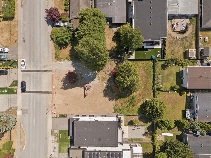 Property Photo: 15916 Russell Avenue BC V4B 2S4