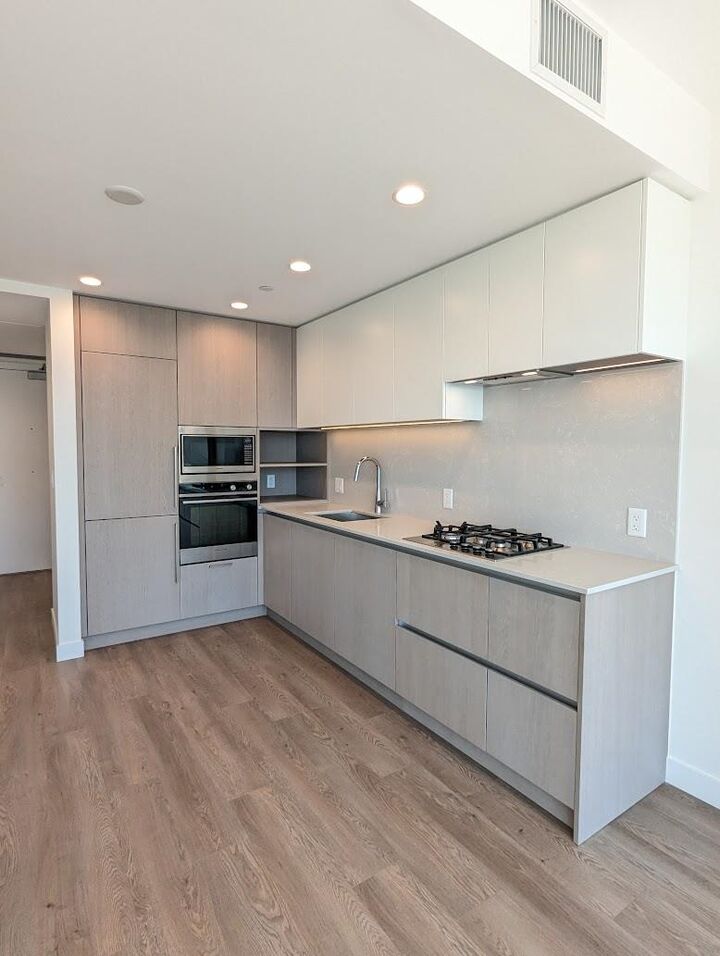 Property Photo: 5685 Halley Avenue 1408 BC V5H 0L9