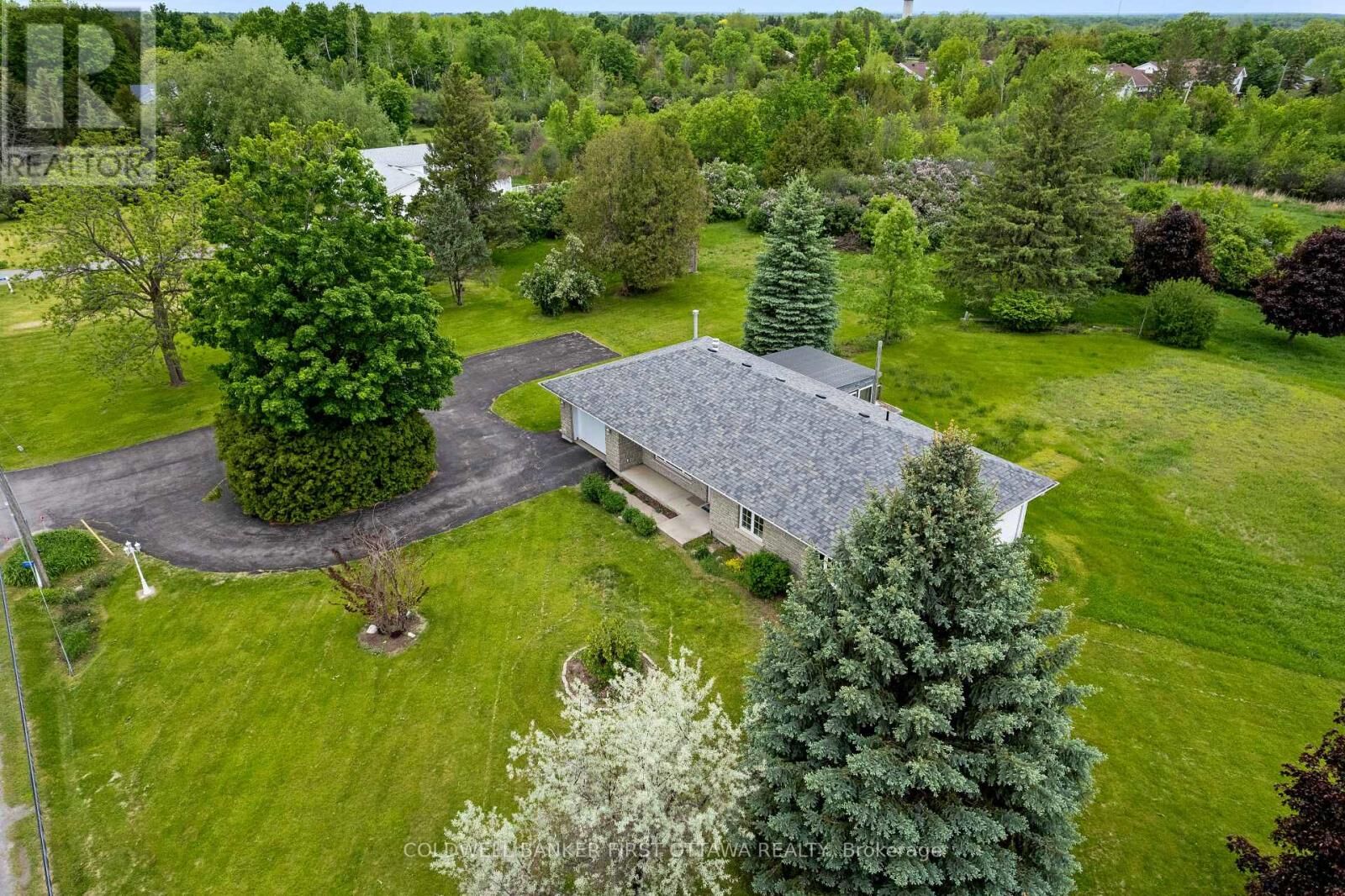 Property Photo: 363 Napoleon Street ON K7C 3Y3