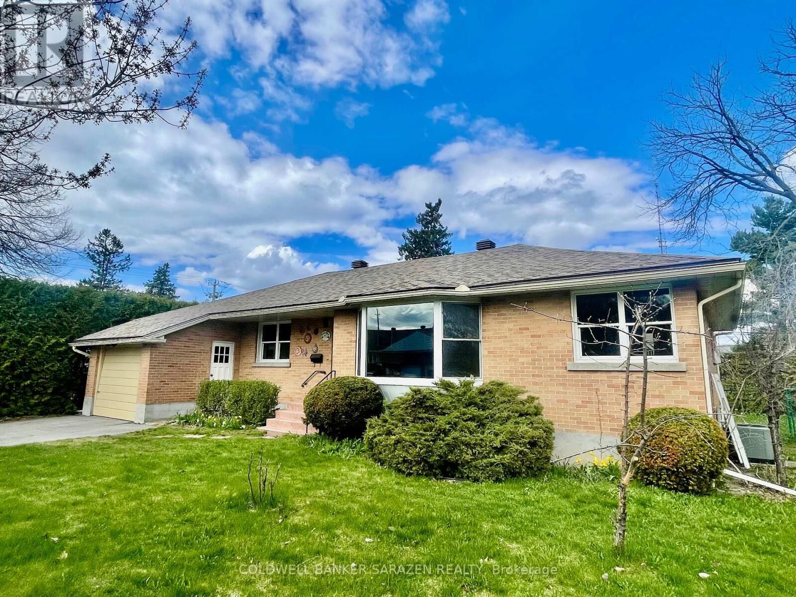 Property Photo: 1421 Palen Avenue ON K1H 7E6