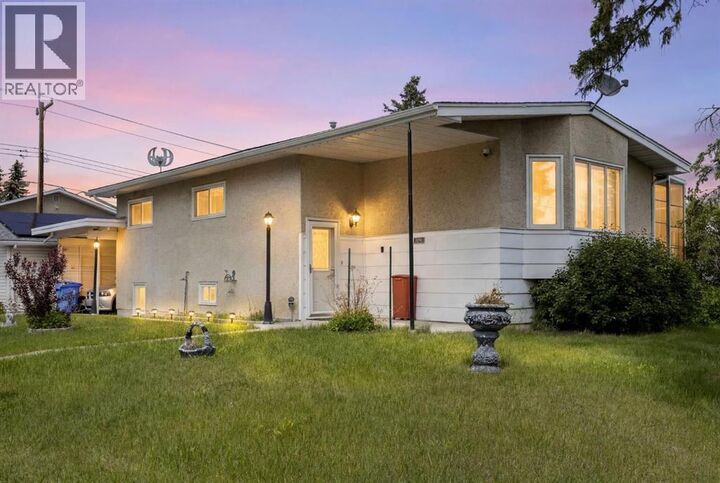Property Photo:  1016 Hunterdale Place Northwest  AB T2K 4R7 