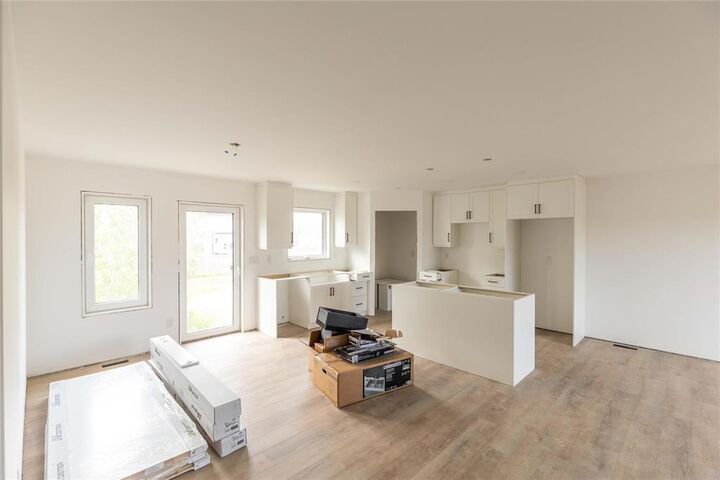 Property Photo: 38 Parkside Crescent MB R5G 2X3