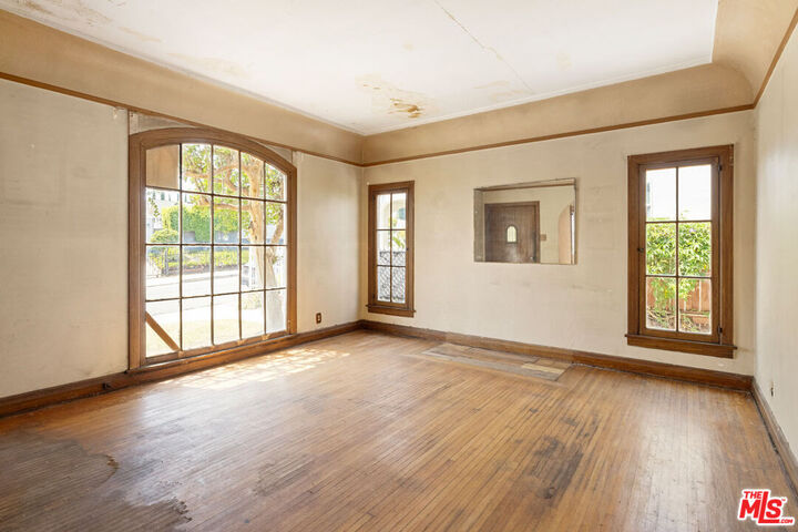 Property Photo: 1418 N Avenue 55 CA 90042