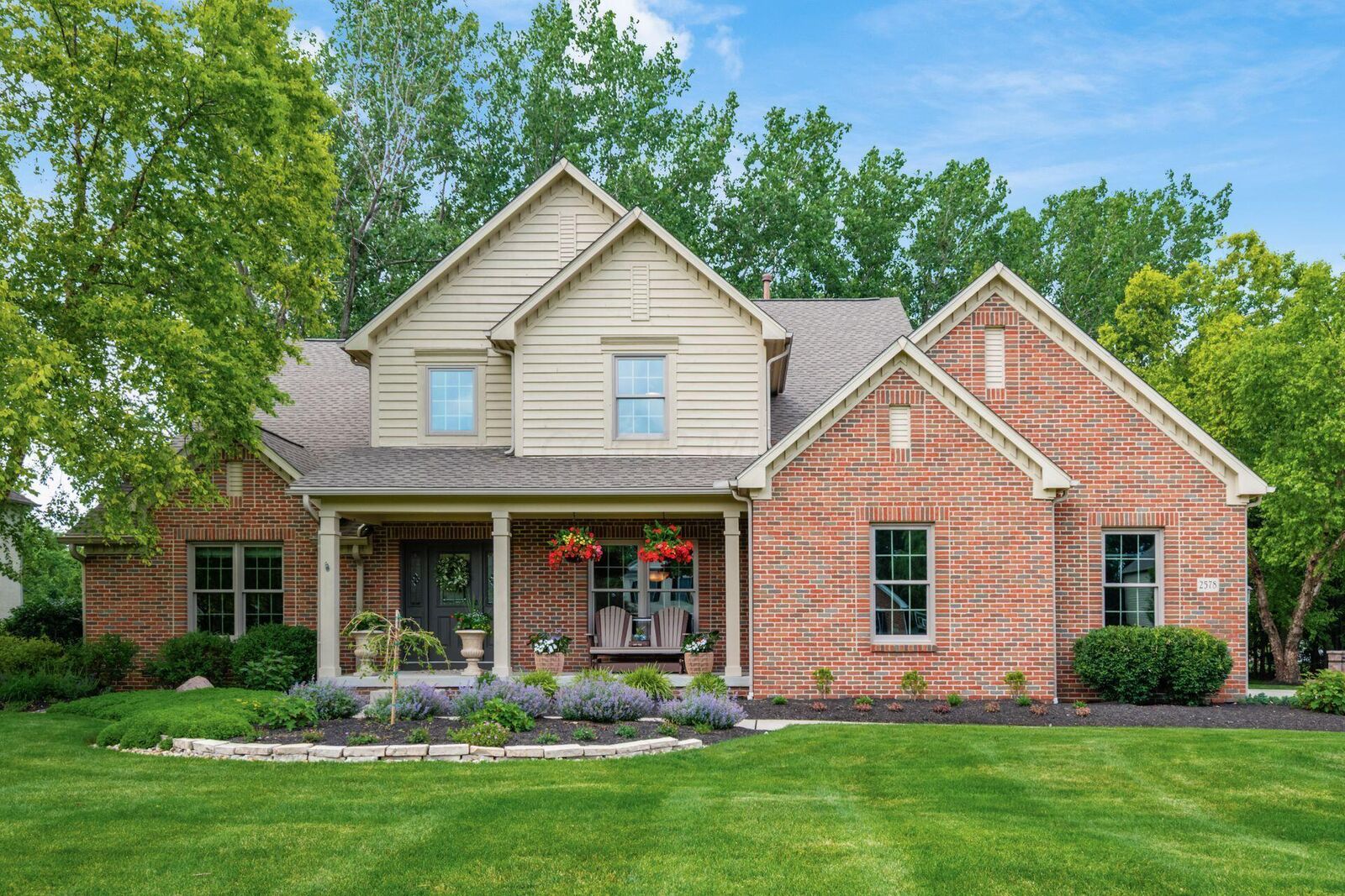 Property Photo:  2578 Silverleaf Drive  OH 43065 