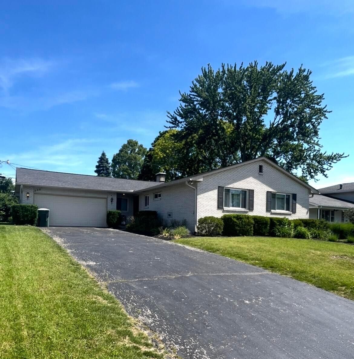 Property Photo: 996 Kenwood Lane OH 43220