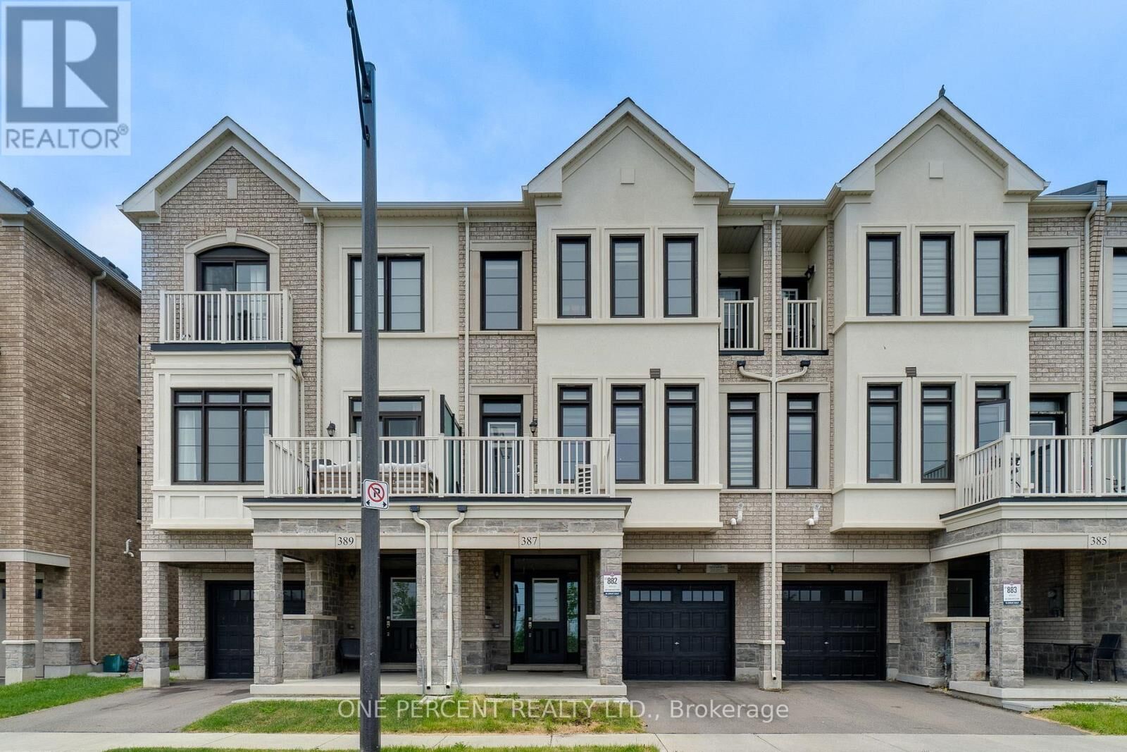 Property Photo:  387 Thimbleweed Court  ON L9E 1T3 