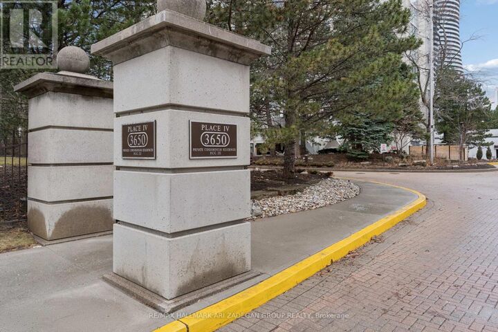 Property Photo:  3650 Kaneff Crescent 2704  ON L5A 4A1 