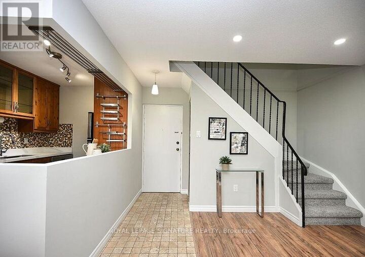 Property Photo: 2001 Bonnymede Drive 22 ON L5J 4H8