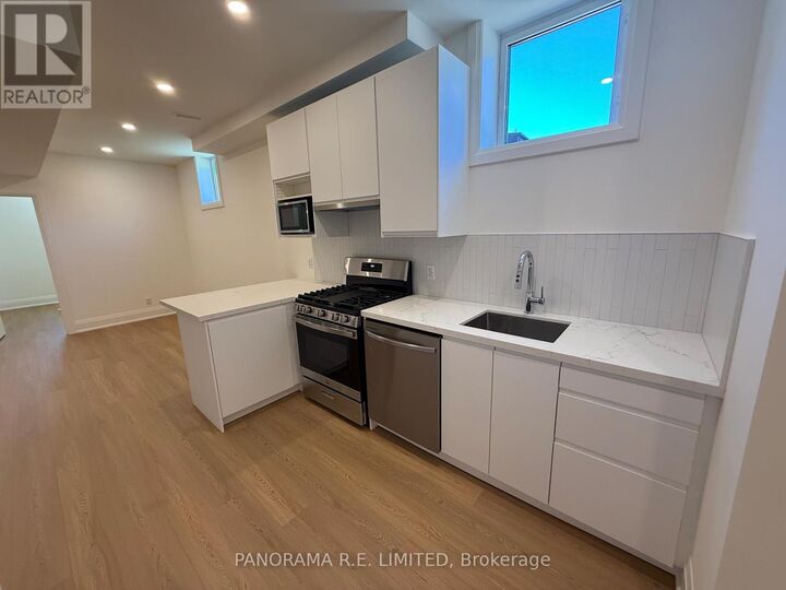 Property Photo: 606 Abana Road Lower ON L5A 1H4