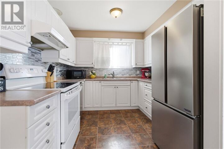 Property Photo:  521 Beatrice Crescent  ON P3A 5B4 