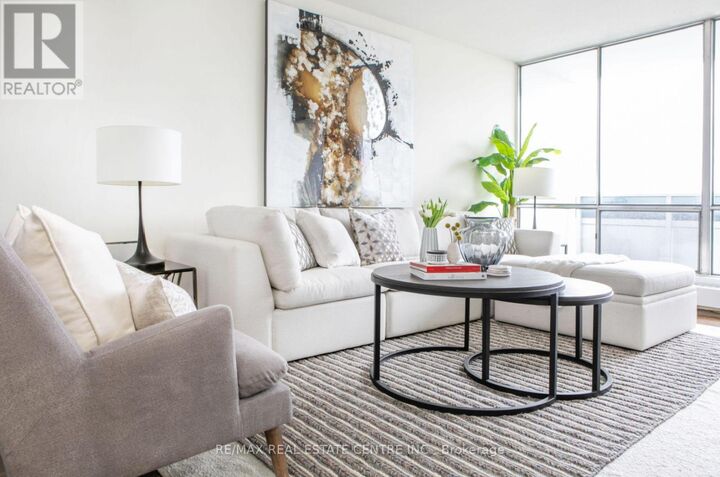 Property Photo: 50 Graydon Hall Drive 212 ON M3A 3A5