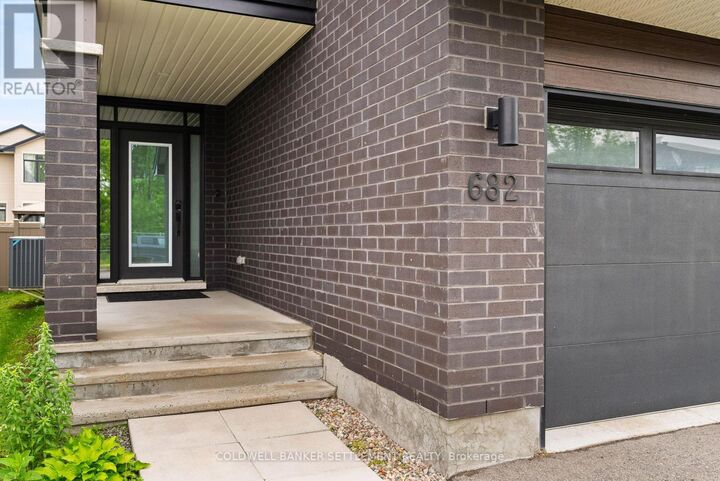 Property Photo: 682 Borbridge Avenue ON K4M 0E3