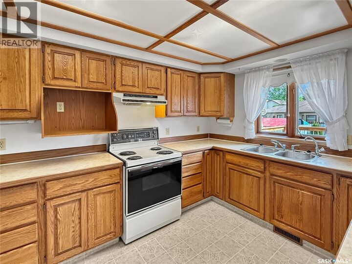 Property Photo:  2402 Canary Street  SK S9A 3T9 