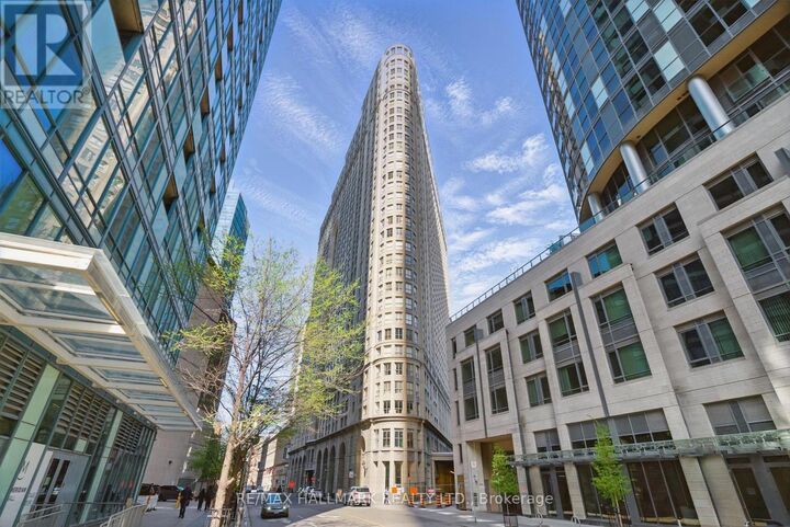 Property Photo:  25 The Esplanade 1320  ON M5E 1W5 