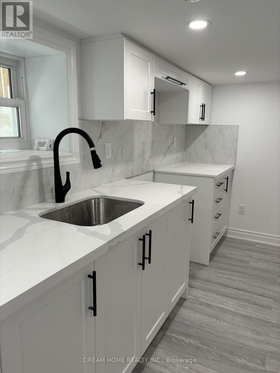 Property Photo: 262 Clinton Street Bsmt ON M6G 2Y6