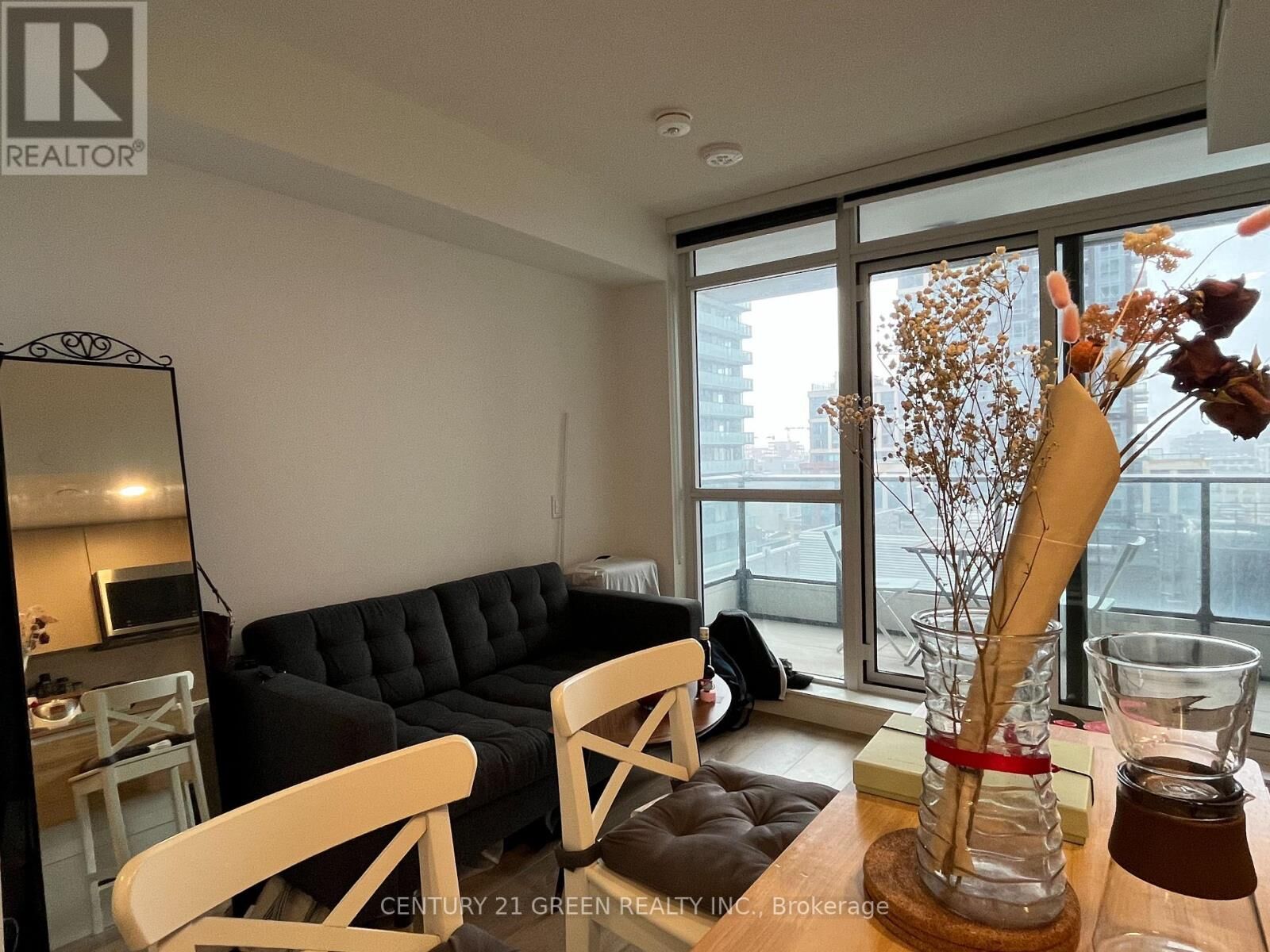 Property Photo:  38 Widmer Street 1809  ON M5V 0P7 