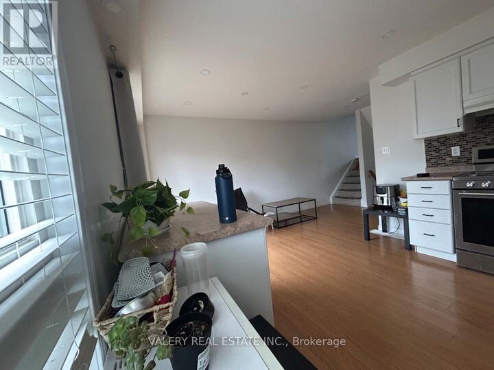 Property Photo:  21 Sorrento St Street 1  ON N2R 0A4 