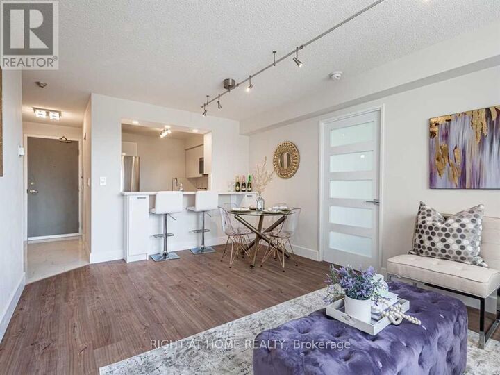 Property Photo:  555 Wilson Hts Boulevard 215  ON M3H 6B5 