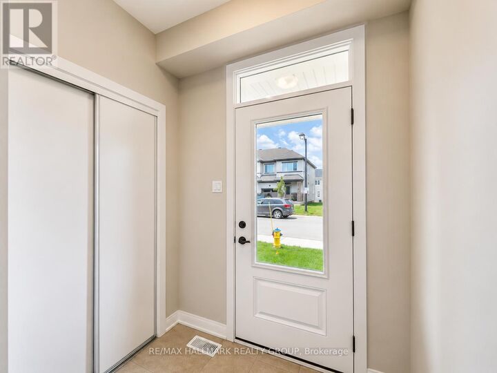 Property Photo: 27 Pumice Place ON K2J 7H4