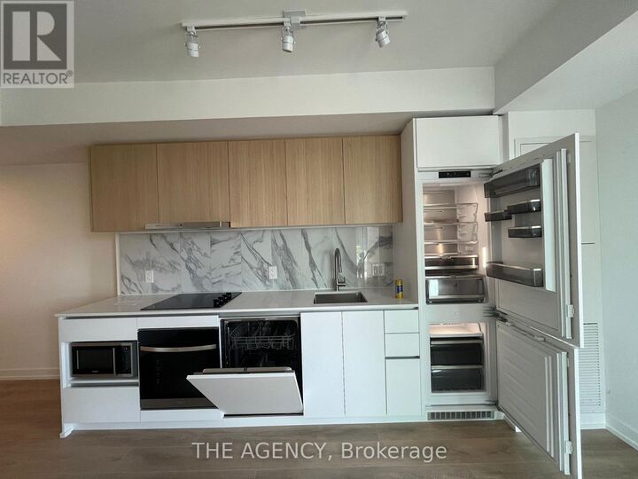 Property Photo:  1100 Sheppard Avenue West 215  ON M3J 0H1 