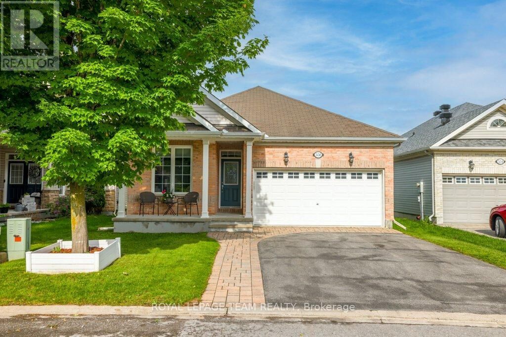 Property Photo: 556 Dalewood Crescent ON K2S 0L3